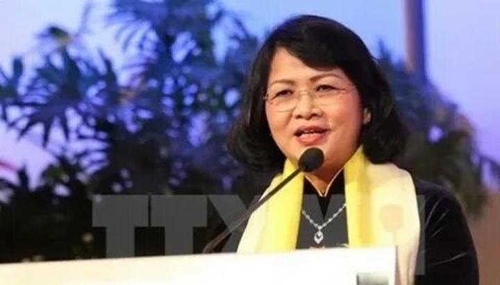 Nội dung: Trong một bóng mát trong mùa hè nóng bỏng, một cột mốc trong lịch sử nhạc