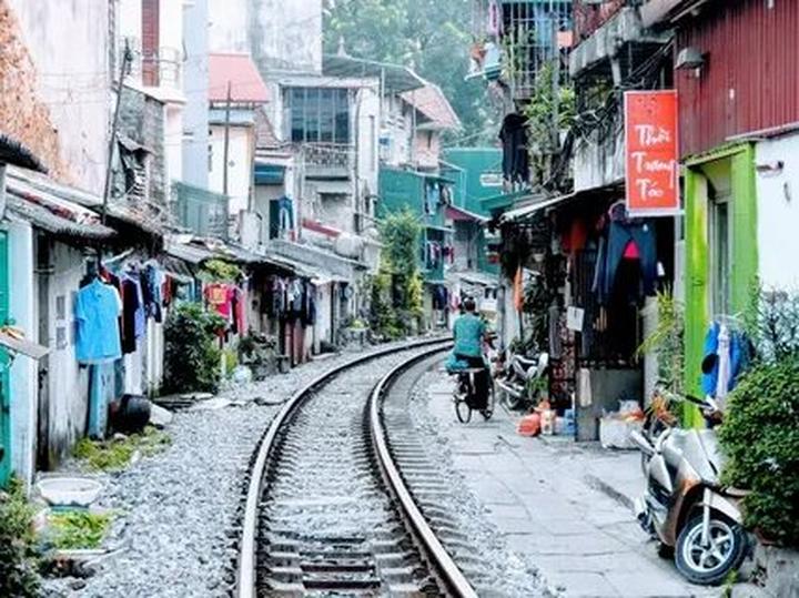 Có 1 kiểu áo quốc dân, dù - Cảm hứng video marketing từ Hotspot Matrix