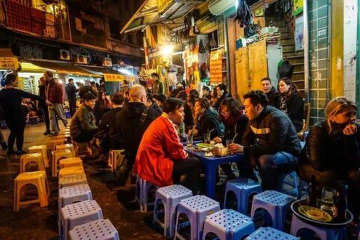 Trong một đoạn video diễn hài gần đây, Bi Béo- con trai của NSND, Cục trưởng